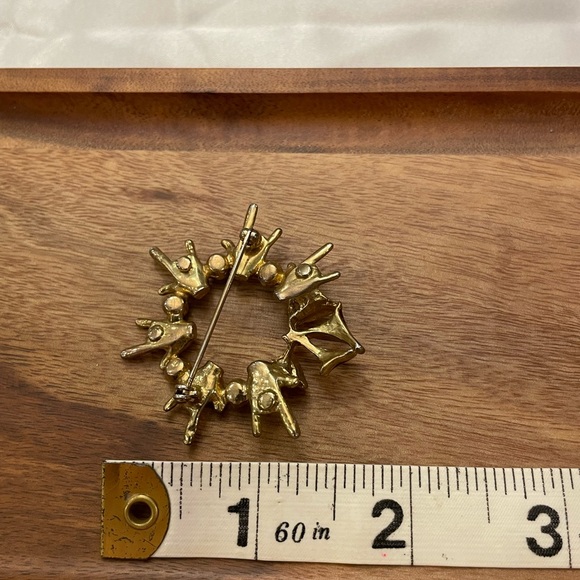 I Love You Christmas Wreath Brooch Pin ILY Sign Language Enamel Rhinestone Gold - Picture 4 of 5